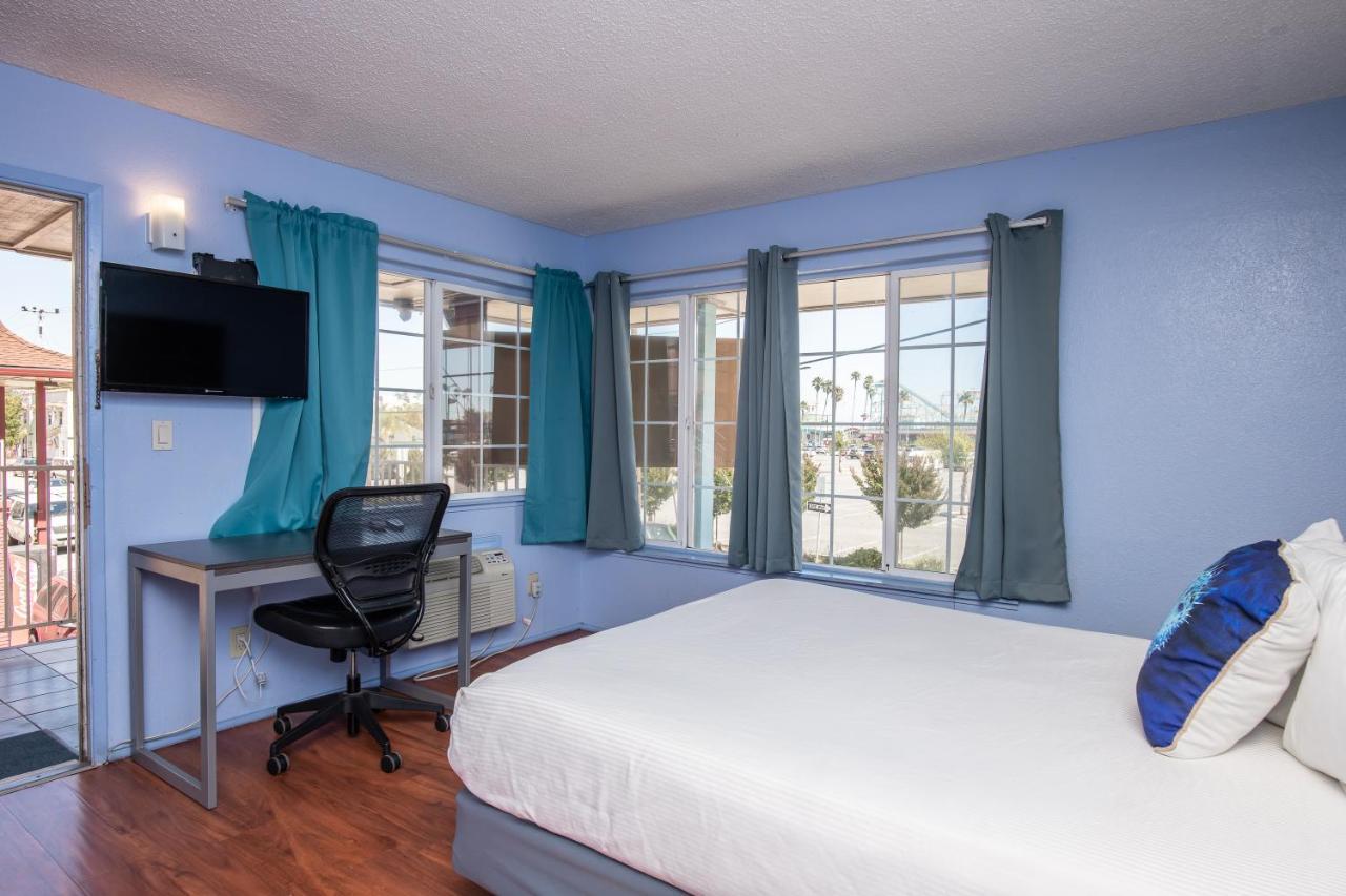 Aqua Breeze Inn Santa Cruz Exterior photo